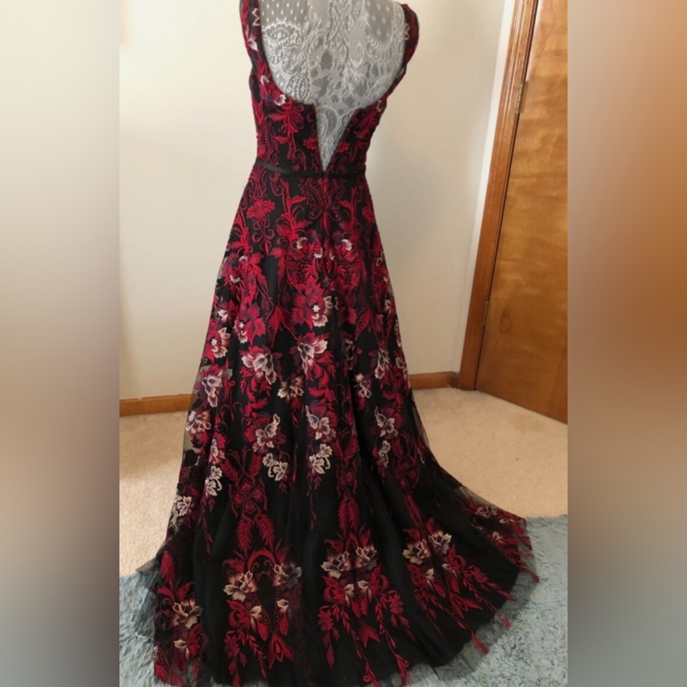 Basix Black Label Embroidered Ballgown Dress sz 2 NWT - Picture 8 of 11